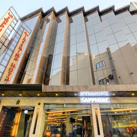 Airport La Sapphire Hotel & Restaurant Ню Делхи Екстериор снимка