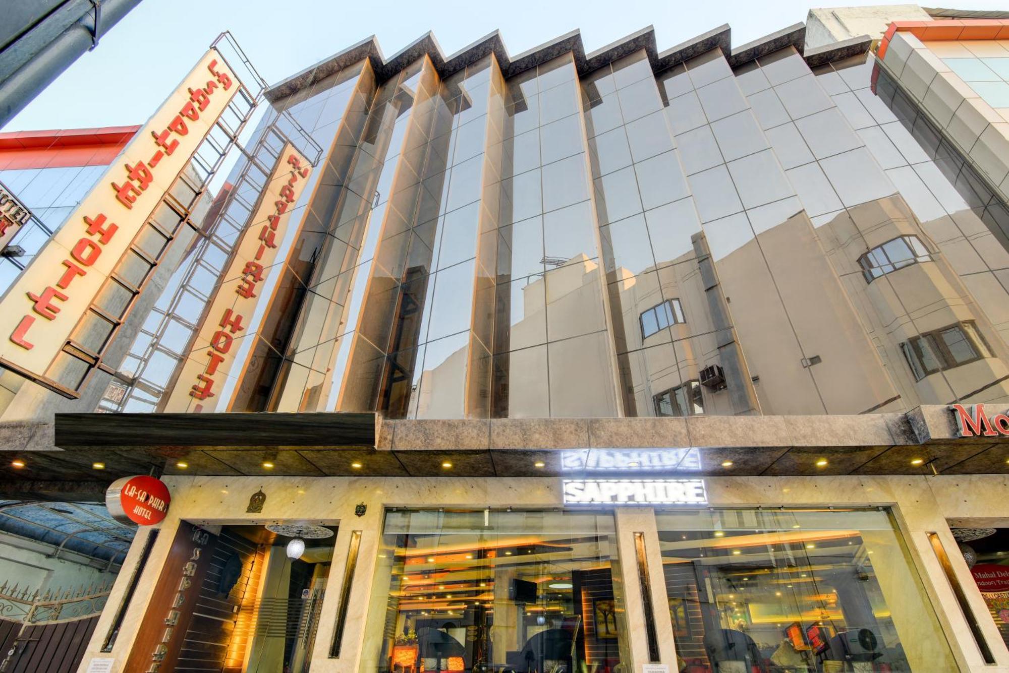 Airport La Sapphire Hotel & Restaurant Ню Делхи Екстериор снимка