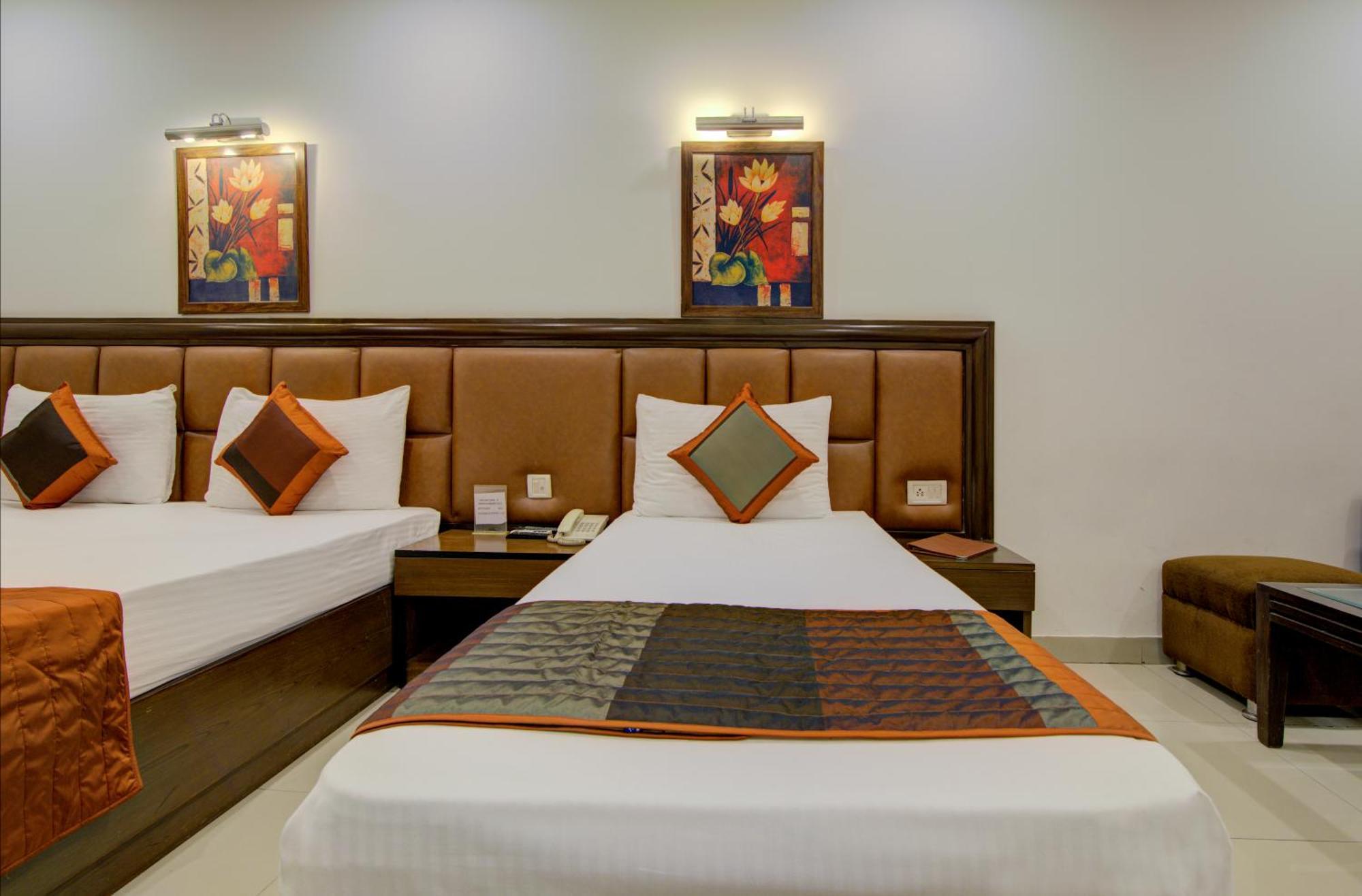 Airport La Sapphire Hotel & Restaurant Ню Делхи Екстериор снимка