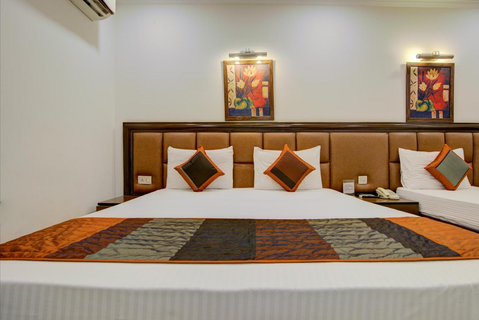 Airport La Sapphire Hotel & Restaurant Ню Делхи Екстериор снимка